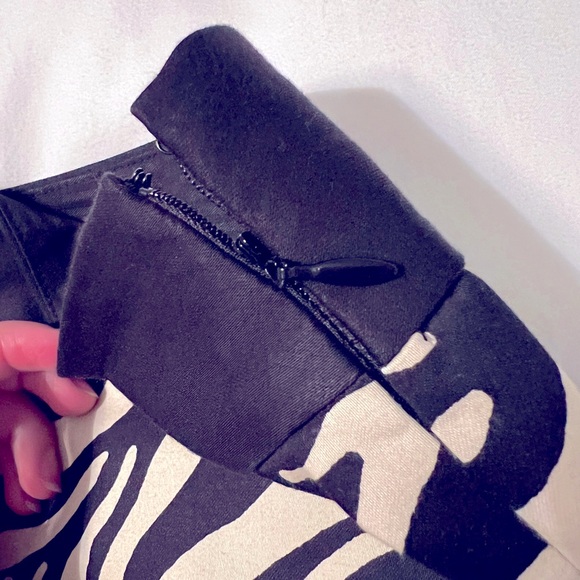 The Limited Pencil Skirt - Picture 4 of 5